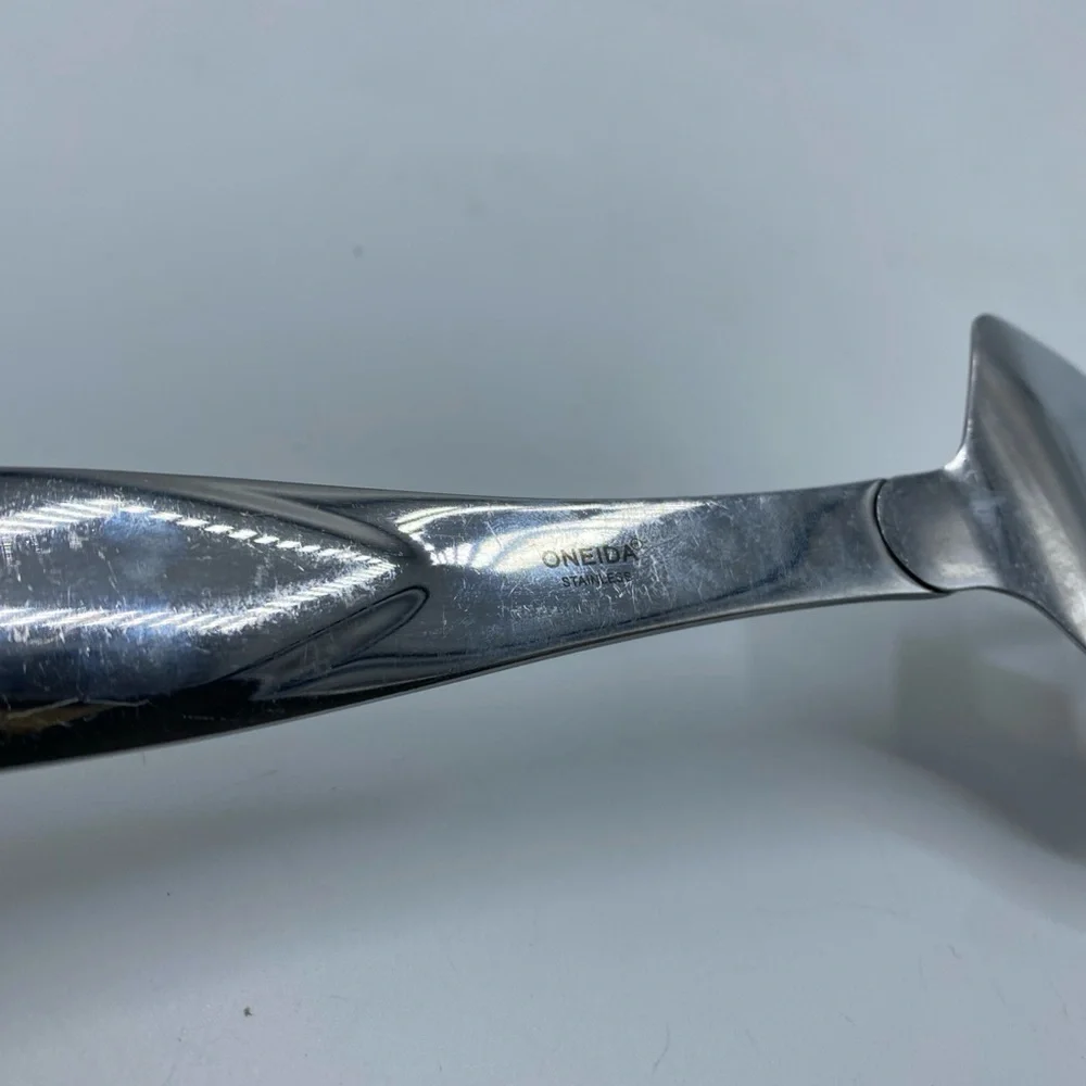Oneida Cake & Pie Serving Spatula 11.5” • 18/8 Stainless Steel Party Cake Server
